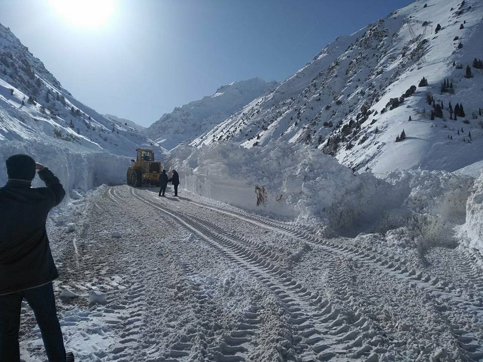 Погода в харог. Перевал Варзоб. Трасса Душанбе Хорог. Памир Хорог зимой. Лавина в Хороге.