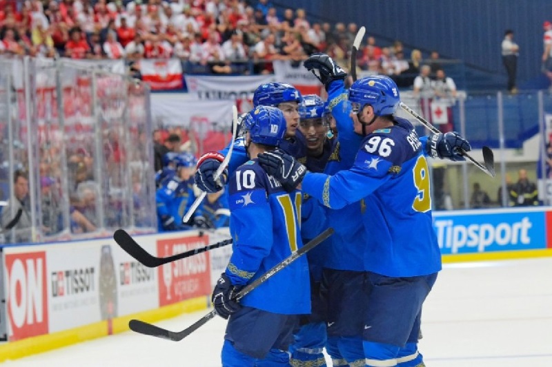 Сборная Казахстана по хоккею сохранила прописку в элитном дивизионе чемпионата мира