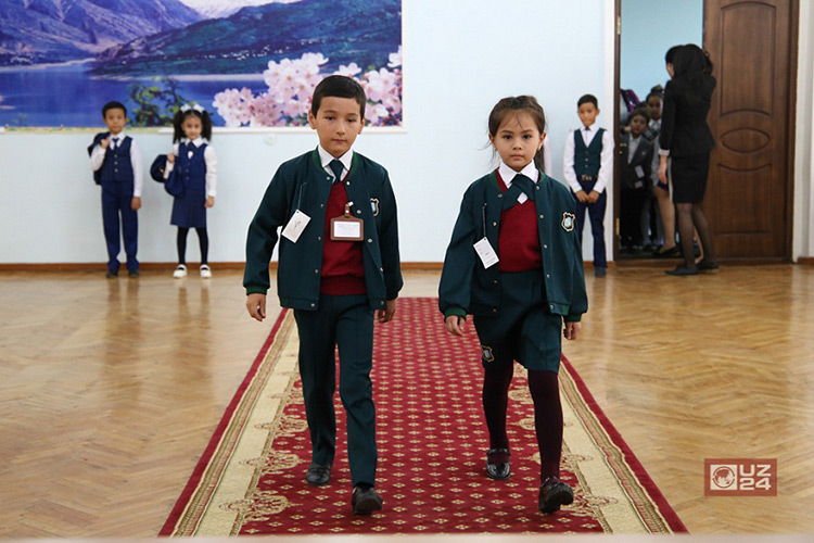 Школа 24 форма. Школьная форма Узбекистана 2022-2023. Школьная форма в Узбекистане 2022. Школьная форма Таджикистана. Узбекистана школа форма.
