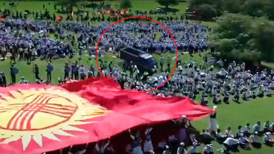 На юге Кыргызстана мини-грузовик сбил 29 детей, семеро – в реанимации