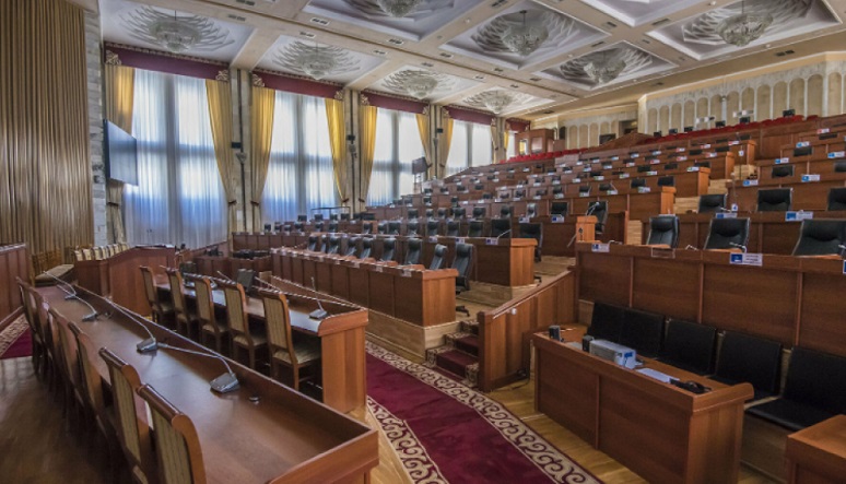 Спецслужба Кыргызстана очистила парламент страны от людей коррупционера Матраимова