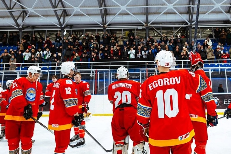 В Бишкеке завершился чемпионат мира по хоккею с участием кыргызской и туркменской сборных