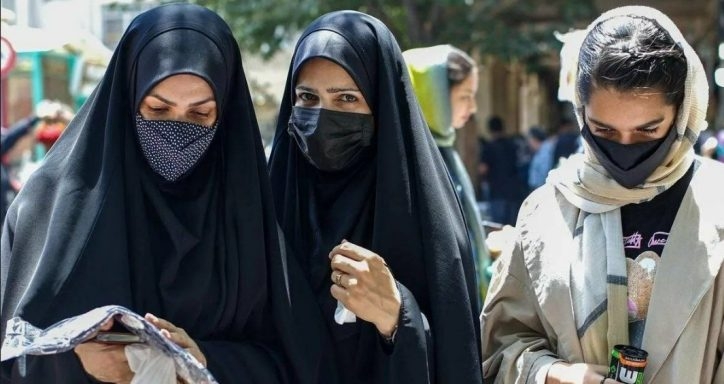Таджикистанок под угрозой крупного штрафа стали принуждать к «правильному» ношению хиджаба