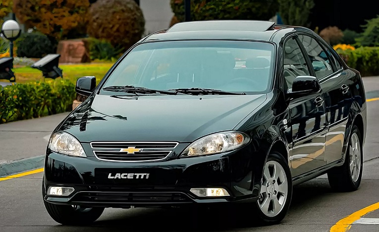 Узбекистанцы за полчаса раскупили 4500 автомобилей марки Chevrolet Lacetti