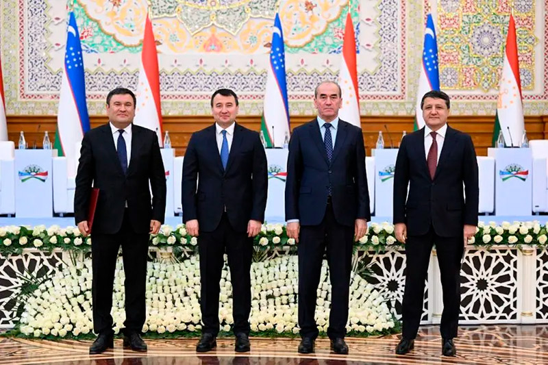 Узбекистан и Таджикистан договорились довести товарооборот до $2 млрд